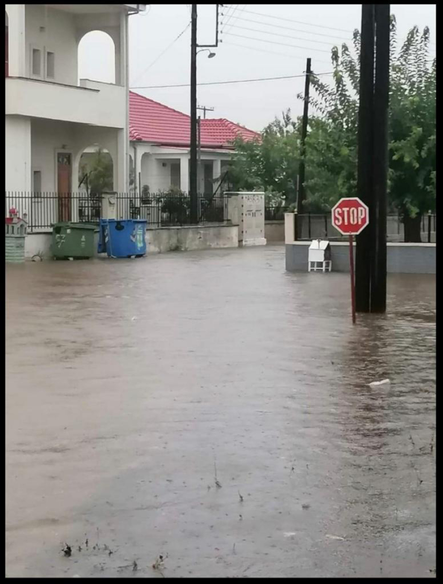 Κακοκαιρία Daniel: Νύχτα θρίλερ για Φαρκαδόνα και Λάρισα - Μήνυμα του 112 προειδοποιεί για σφοδρές πλημμύρες