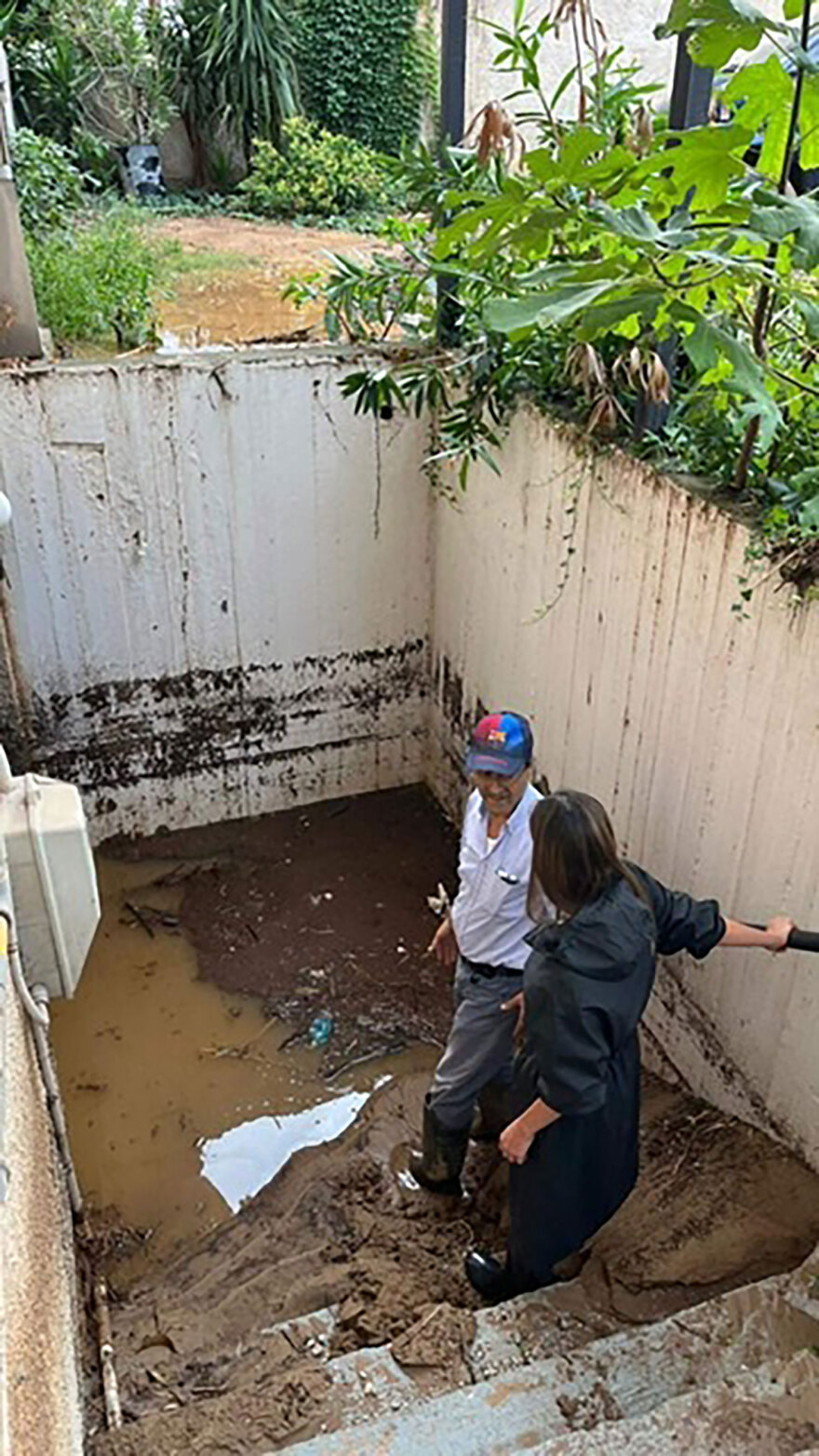 Έφη Αχτσιόγλου: Περιοδεία στις πλημμυρισμένες περιοχές του Βόλου