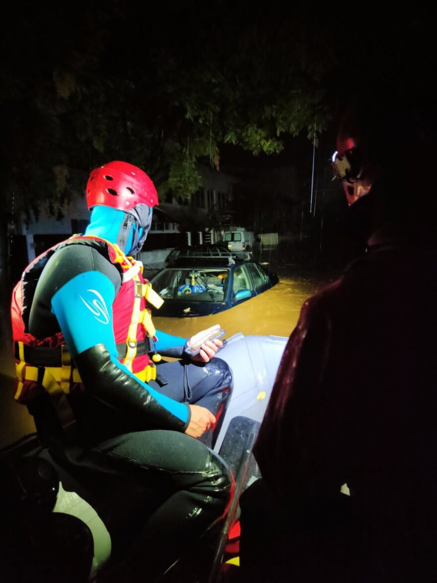 Κακοκαιρία Daniel: «Βιβλική καταστροφή. Βγάζαμε τις γιαγιάδες από τα παράθυρα» - Τι λένε διασώστες