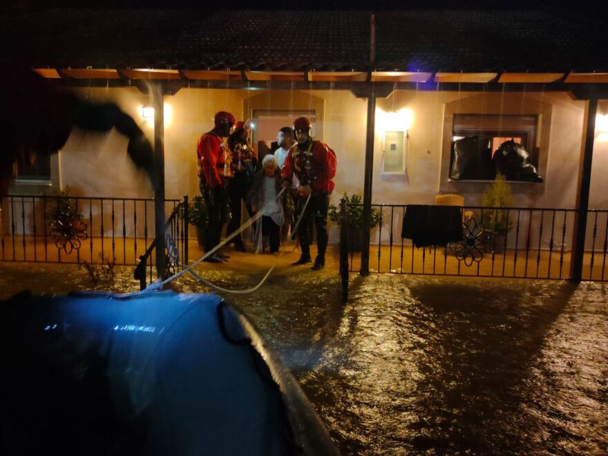 Κακοκαιρία Daniel: «Βιβλική καταστροφή. Βγάζαμε τις γιαγιάδες από τα παράθυρα» - Τι λένε διασώστες