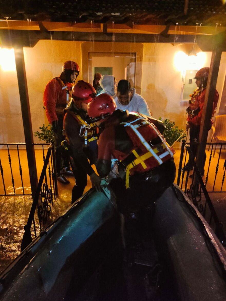 Κακοκαιρία Daniel: «Βιβλική καταστροφή. Βγάζαμε τις γιαγιάδες από τα παράθυρα» - Τι λένε διασώστες