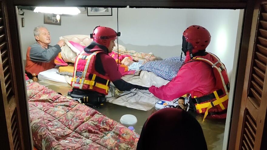 Κακοκαιρία Daniel: «Βιβλική καταστροφή. Βγάζαμε τις γιαγιάδες από τα παράθυρα» - Τι λένε διασώστες