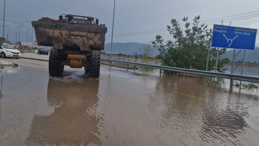 Κακοκαιρία Daniel - Τρίκαλα: Με βάρκες οι απεγκλωβισμοί στη Φαρκαδόνα