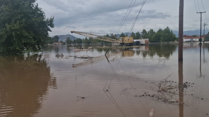 Κακοκαιρία Daniel - Τρίκαλα: Με βάρκες οι απεγκλωβισμοί στη Φαρκαδόνα