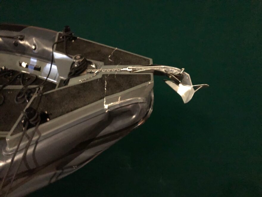 Μύκονος: Λαθροδιακινητές σηκώνουν τα χέρια ψηλά μετά τη σύλληψη από άνδρες του Λιμενικού - Δείτε φωτογραφία