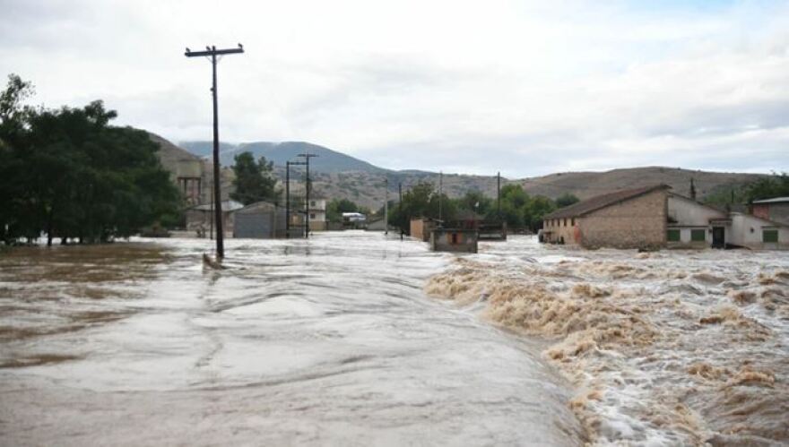 Κακοκαιρία Daniel: Ασύλληπτες εικόνες στο Κάστρο Λάρισας - Με drone της Πυροσβεστικής παραδόθηκαν φάρμακα