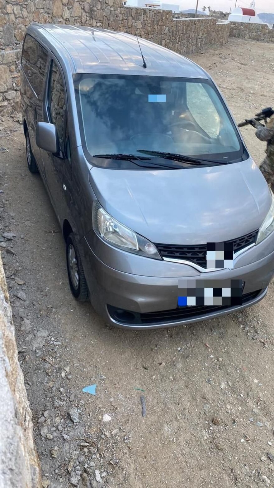 Μύκονος: Λαθροδιακινητές σηκώνουν τα χέρια ψηλά μετά τη σύλληψη από άνδρες του Λιμενικού - Δείτε φωτογραφία