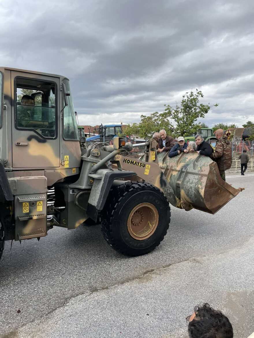 Κακοκαιρία Daniel: «Βιβλική καταστροφή. Βγάζαμε τις γιαγιάδες από τα παράθυρα» - Τι λένε διασώστες