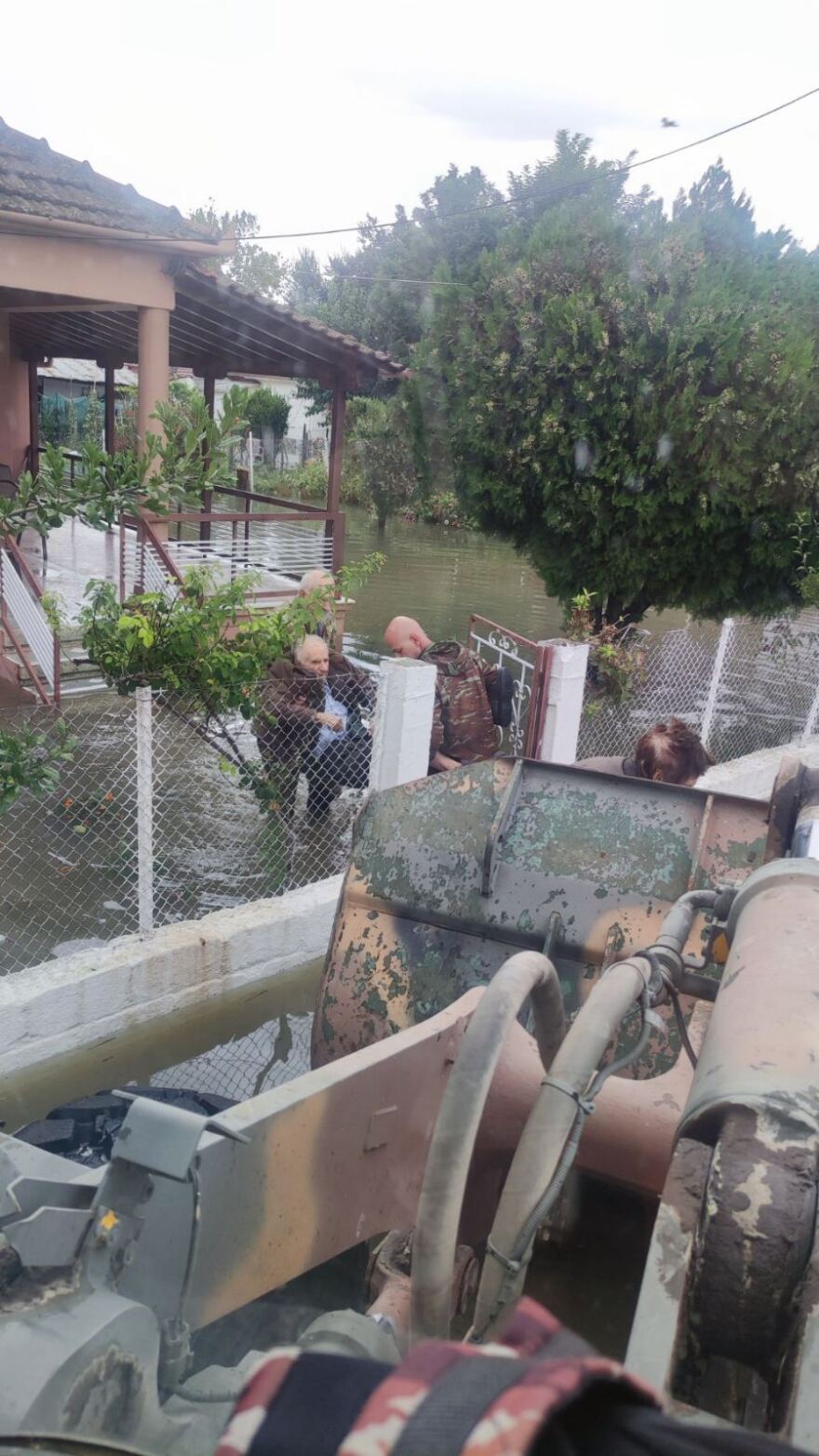 Κακοκαιρία Daniel: «Βιβλική καταστροφή. Βγάζαμε τις γιαγιάδες από τα παράθυρα» - Τι λένε διασώστες