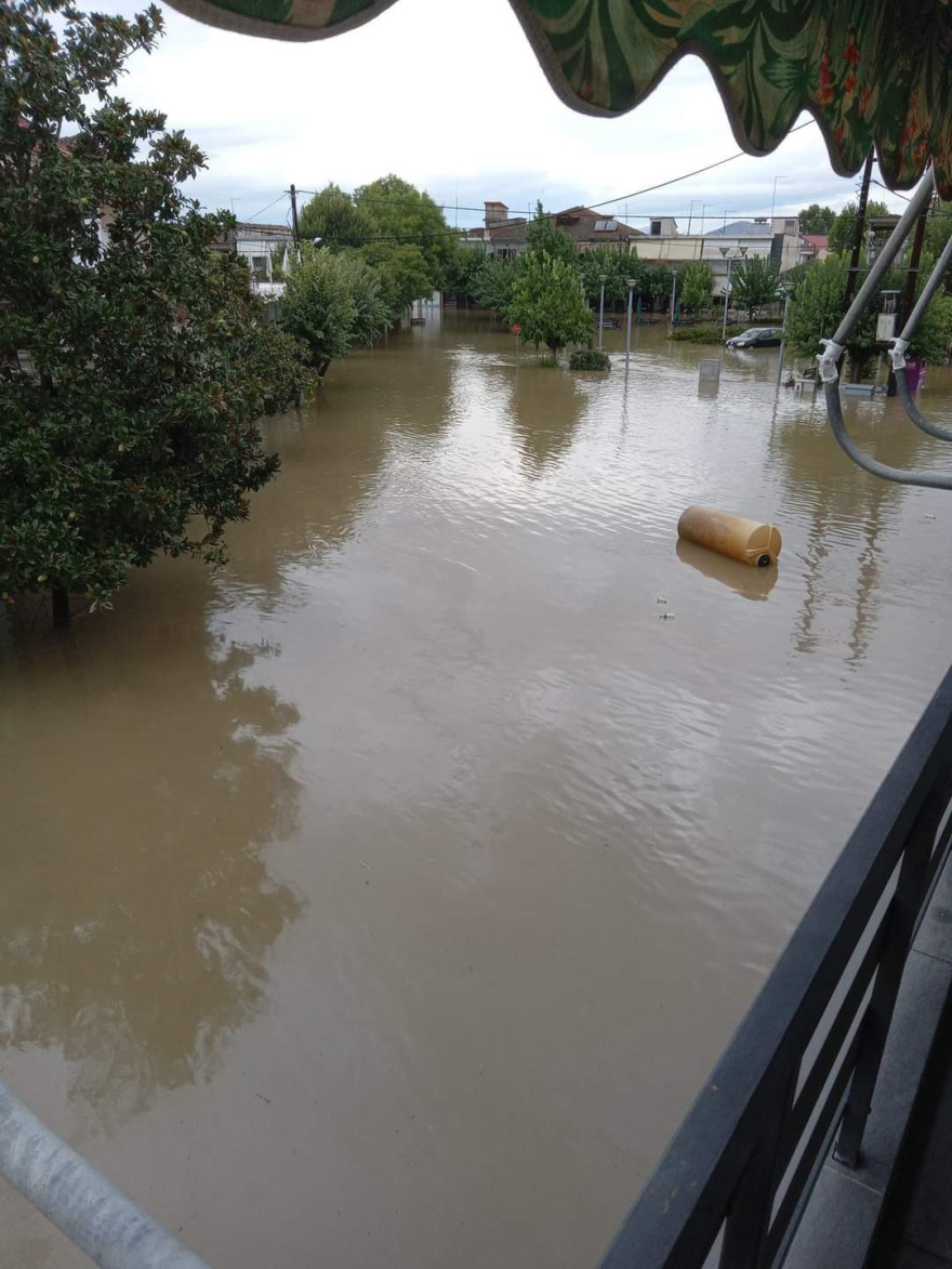 Κακοκαιρία Daniel - Καρδίτσα: Στέλνουν ελικόπτερα για την απομάκρυνση εγκλωβισμένων