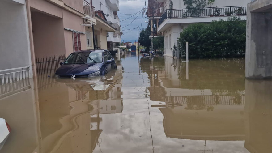 Κακοκαιρία Daniel: Δραματικές ώρες για 9 χωριά σε Καρδίτσα και Τρίκαλα - Οι εγκλωβισμένοι κλαίνε όταν τους διασώζουν