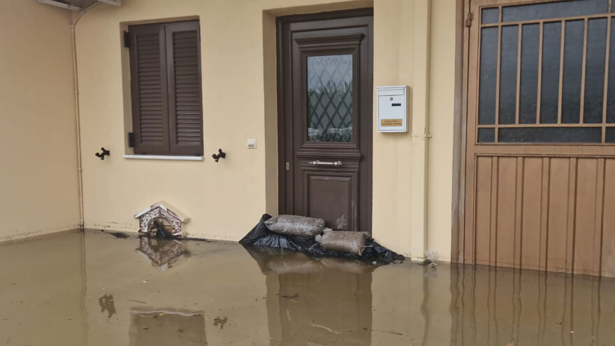 Κακοκαιρία Daniel: Δραματικές ώρες για 9 χωριά σε Καρδίτσα και Τρίκαλα - Οι εγκλωβισμένοι κλαίνε όταν τους διασώζουν