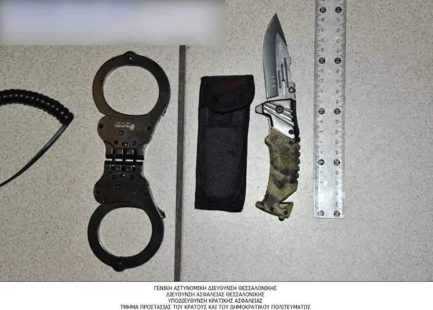 Χαλκιδική: Χειροπέδες σε 45χρονο «Θεματοφύλακα του Συντάγματος» που έκανε... περιπολίες με αστυνομικό φάρο!