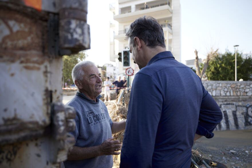Κακοκαιρία Daniel: Σύσκεψη Μητσοτάκη στο Δημαρχείο Βόλου - Άμεση προτεραιότητα οι απεγκλωβισμοί τα τρόφιμα και το νερό