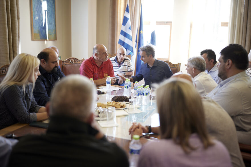 Κακοκαιρία Daniel: Σύσκεψη Μητσοτάκη στο Δημαρχείο Βόλου - Άμεση προτεραιότητα οι απεγκλωβισμοί τα τρόφιμα και το νερό