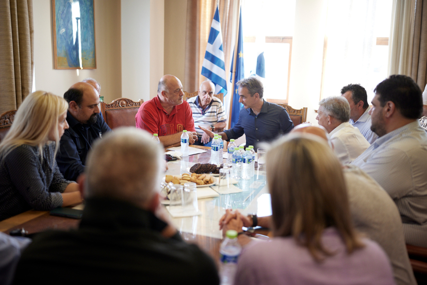 Κακοκαιρία Daniel: Σύσκεψη Μητσοτάκη στο Δημαρχείο Βόλου - Άμεση προτεραιότητα οι απεγκλωβισμοί τα τρόφιμα και το νερό