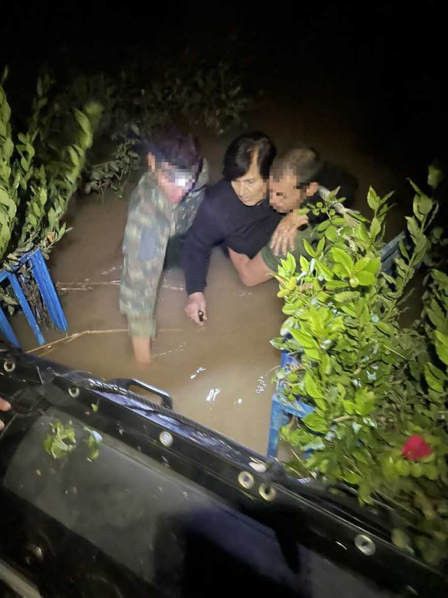 Κακοκαιρία Daniel: Όλη τη νύχτα έβγαζαν εγκλωβισμένους στη Θεσσαλία - Μάχη με τον χρόνο δίνουν οι διασώστες