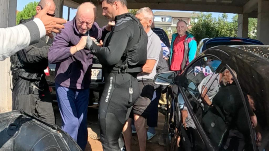 Κακοκαιρία «Daniel»:Η Μονάδα Υποβρύχιων Αποστολών του Λιμενικού απεγκλωβίζει πλημμυροπαθείς - Δείτε βίντεο και φωτό 