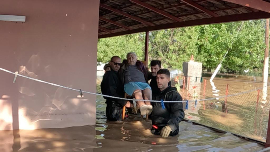 Κακοκαιρία «Daniel»:Η Μονάδα Υποβρύχιων Αποστολών του Λιμενικού απεγκλωβίζει πλημμυροπαθείς - Δείτε βίντεο και φωτό 