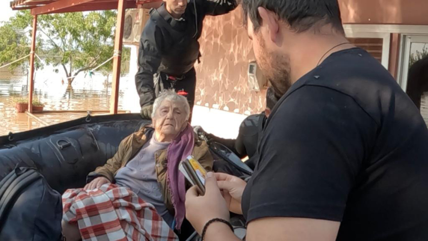 Κακοκαιρία «Daniel»:Η Μονάδα Υποβρύχιων Αποστολών του Λιμενικού απεγκλωβίζει πλημμυροπαθείς - Δείτε βίντεο και φωτό 