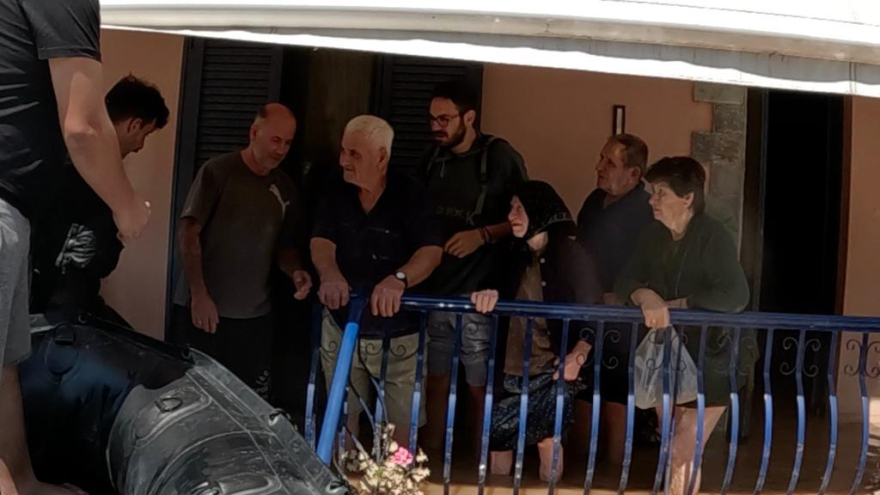 Κακοκαιρία «Daniel»:Η Μονάδα Υποβρύχιων Αποστολών του Λιμενικού απεγκλωβίζει πλημμυροπαθείς - Δείτε βίντεο και φωτό 