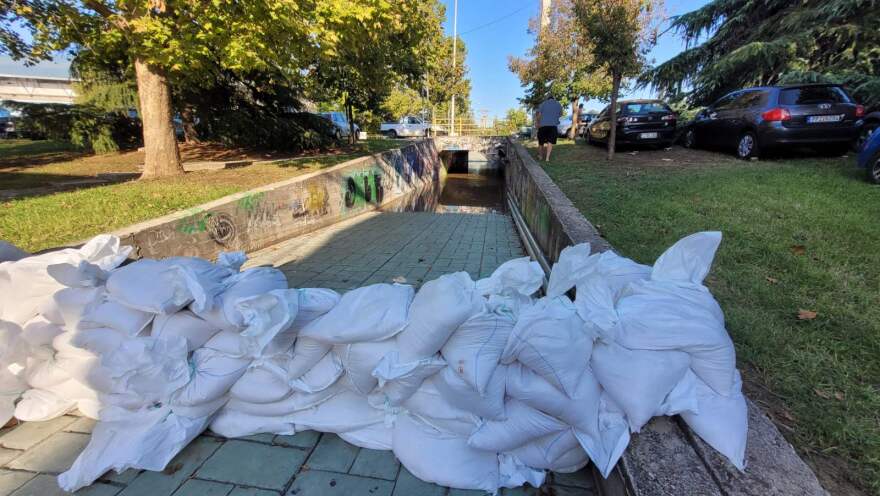 Κακοκαιρία «Daniel»: Μπήκε στη Λάρισα ο Πηνειός - Μήνυμα «112» για τον Ιπποκράτη (βίντεο)