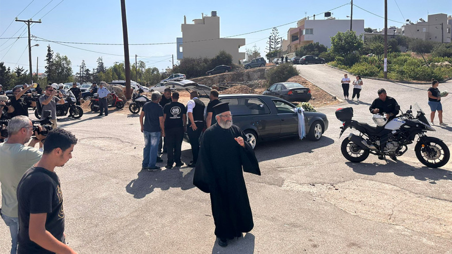 Blue Horizon: Το τελευταίο «αντίο» στον Αντώνη Καργιώτη στην Κρήτη - Κατέρρευσαν συγγενείς του