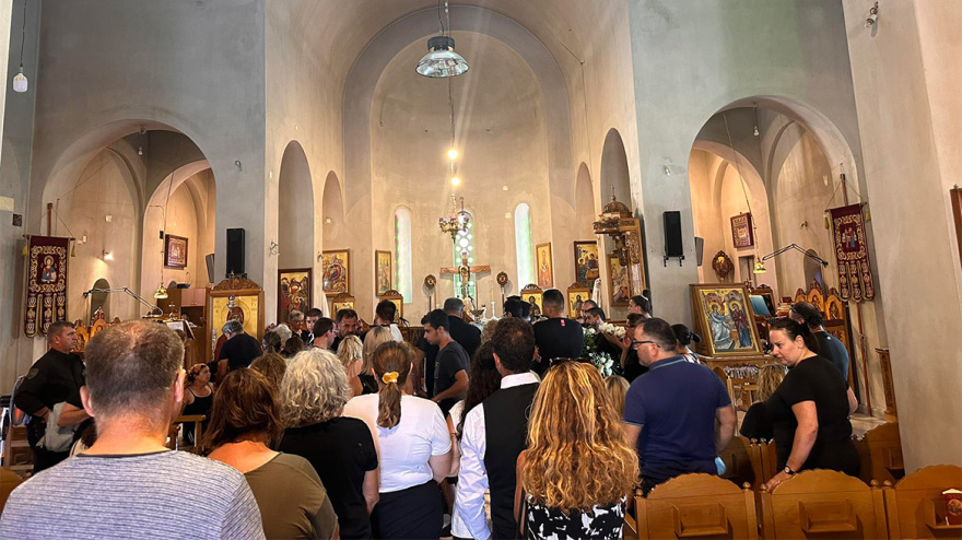 Blue Horizon: Το τελευταίο «αντίο» στον Αντώνη Καργιώτη στην Κρήτη - Κατέρρευσαν συγγενείς του