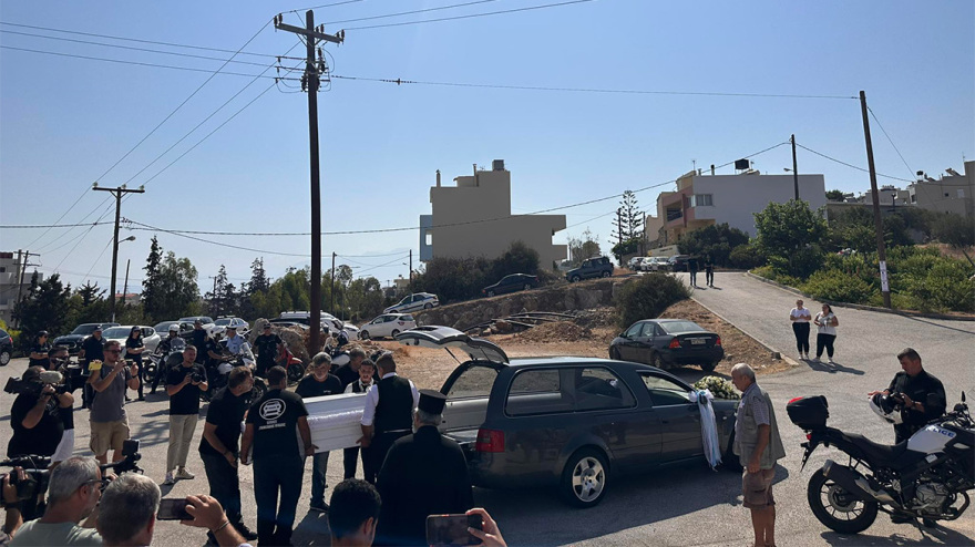 Blue Horizon: Το τελευταίο «αντίο» στον Αντώνη Καργιώτη στην Κρήτη - Κατέρρευσαν συγγενείς του