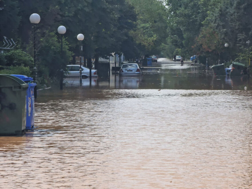 Κακοκαιρία Daniel - Λάρισα: Μπήκε το νερό στη Γιάννουλη, ένταση με πολίτες και αστυνομικούς - Δείτε βίντεο και φωτογραφίες