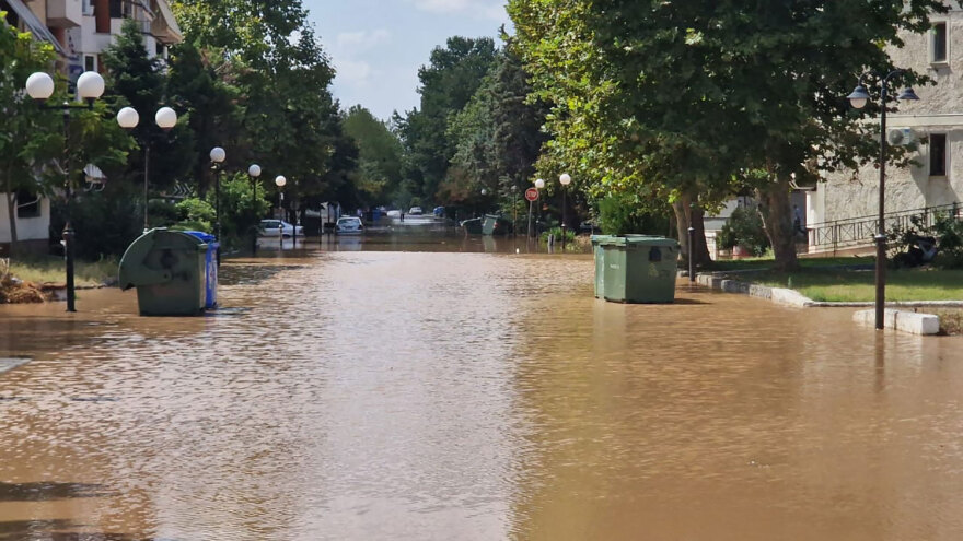 Κακοκαιρία Daniel - Λάρισα: Μπήκε το νερό στη Γιάννουλη, ένταση με πολίτες και αστυνομικούς - Δείτε βίντεο και φωτογραφίες