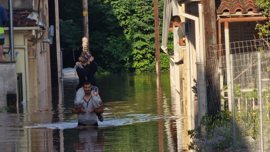 Κακοκαιρία Daniel: Εκκενώνονται τρία χωριά έξω από την Λάρισα - Πλημμύρισαν σπίτια από τον φουσκωμένο Πηνειό