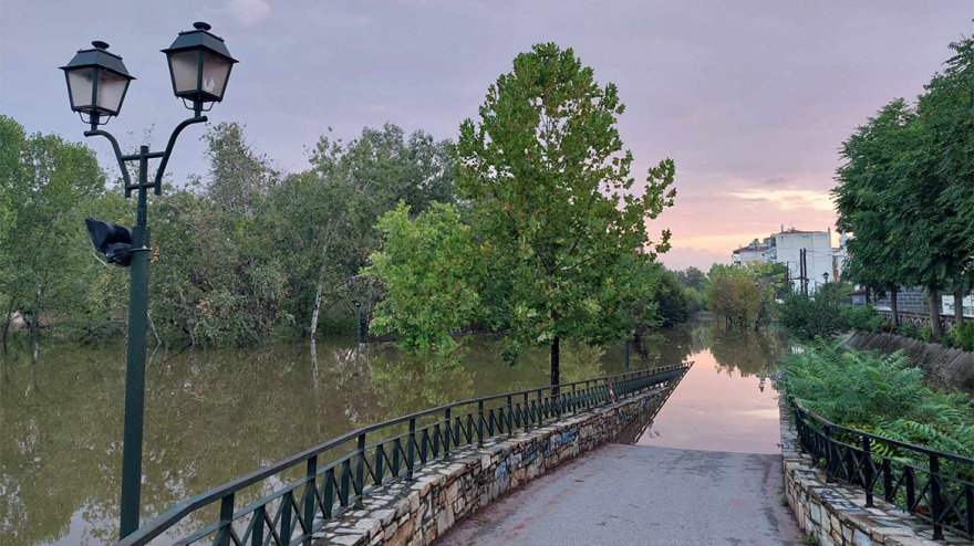 Κακοκαιρία Daniel - Λάρισα: Αγωνία από τον φουσκωμένο Πηνειό - «Τις τελευταίες ώρες ανεβαίνει πιο γρήγορα το νερό»