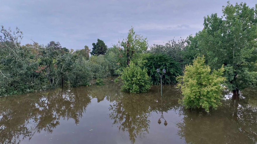 Κακοκαιρία Daniel - Λάρισα: Αγωνία από τον φουσκωμένο Πηνειό - «Τις τελευταίες ώρες ανεβαίνει πιο γρήγορα το νερό»
