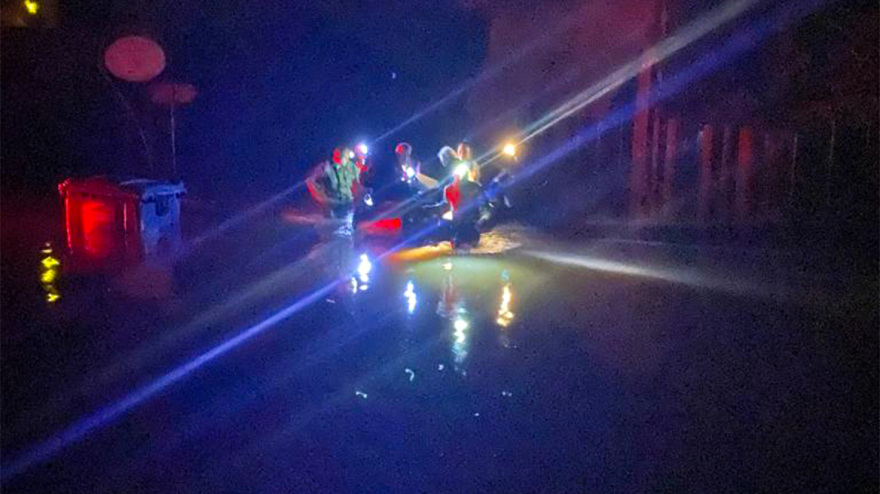 Καρδίτσα: Υποβρύχιες ομάδες διασωστών ετοιμάζονται να ψάξουν τα σπίτια πόρτα-πόρτα