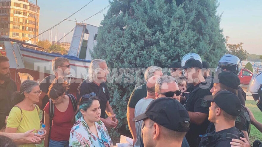 Κακοκαιρία «Daniel»: Επεισόδιο με αγανακτισμένους πολίτες έξω από το δημαρχείο Βόλου - Δείτε βίντεο