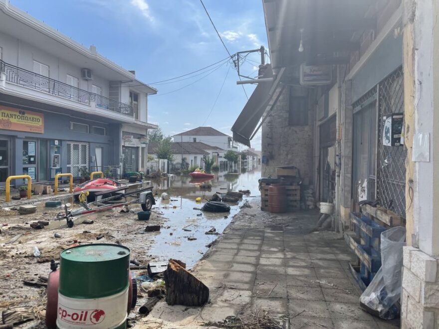 Φωτογραφίες από δορυφόρο: Η Καρδίτσα μια απέραντη λίμνη από λασπόνερα - Το πριν και το μετά