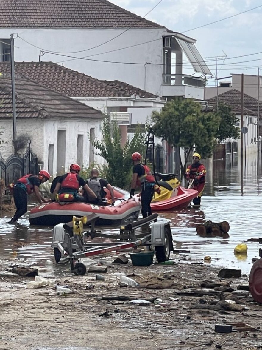 Φωτογραφίες από δορυφόρο: Η Καρδίτσα μια απέραντη λίμνη από λασπόνερα - Το πριν και το μετά