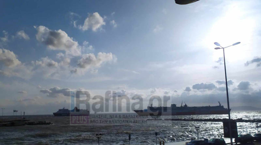 Ραφήνα: Τρία πλοία έμπλεξαν τις άγκυρές τους – Τεράστια ταλαιπωρία για τους επιβάτες - Δείτε βίντεο