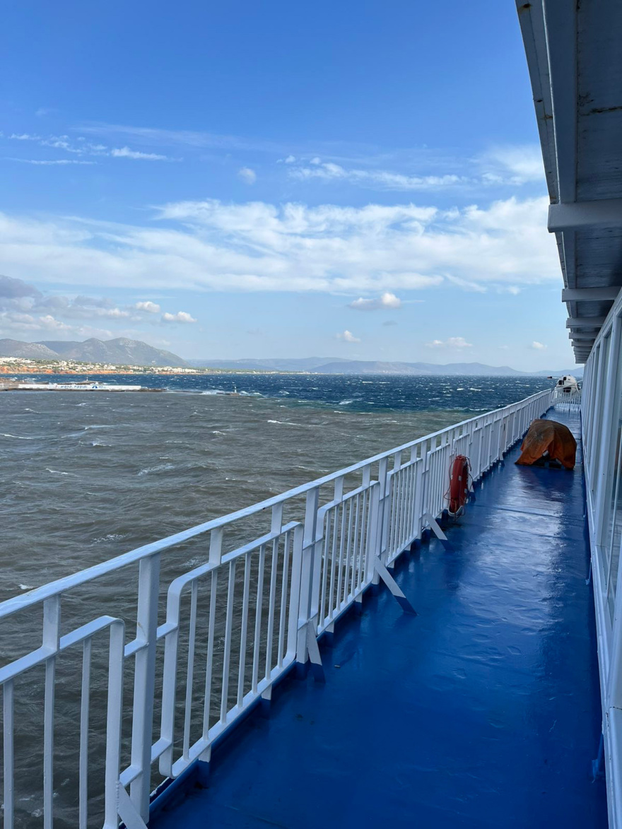 Ραφήνα: Πώς έγινε η επακούμβηση των δύο πλοίων όταν έμπλεξαν οι άγκυρες με την προπέλα στο λιμάνι