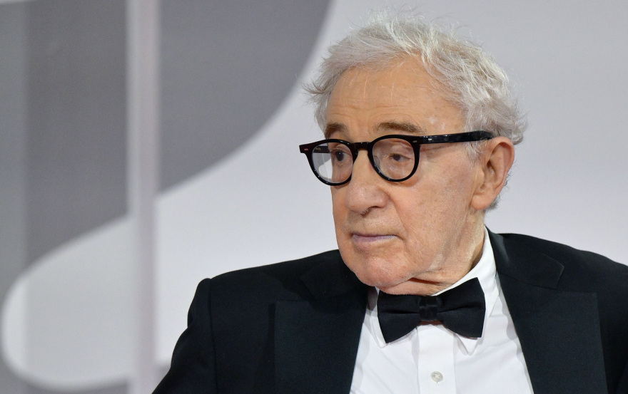 Ο Γούντι Άλεν στο Δημήτρη Δανίκα: «Μοναδικό νόημα ζωής το κορίτσι»