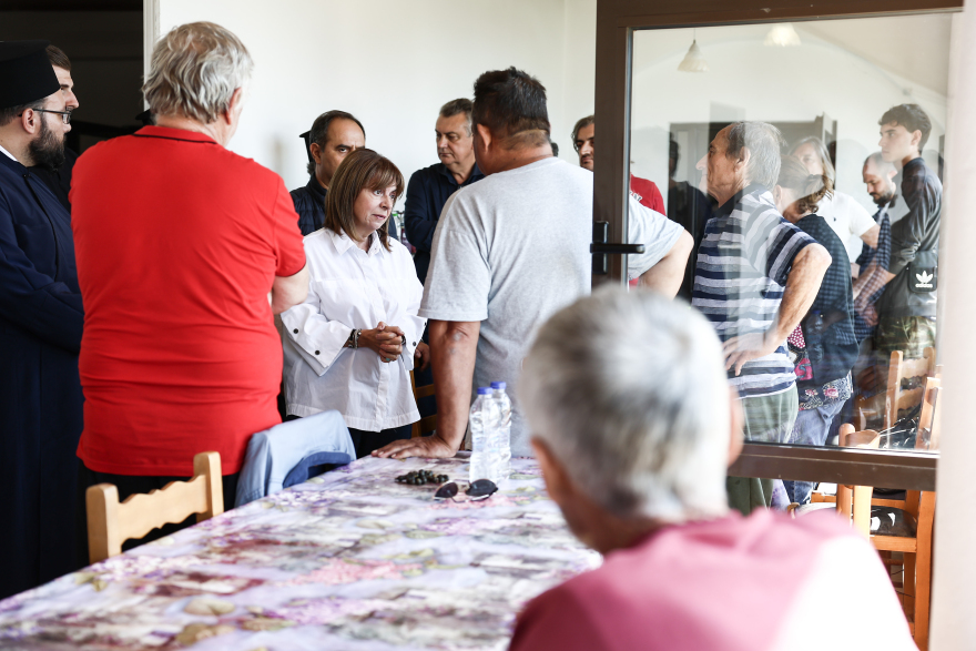 Με τους πλημμυροπαθείς συναντήθηκε η Κατερίνα Σακελλαροπούλου σε Βόλο και Καρδίτσα
