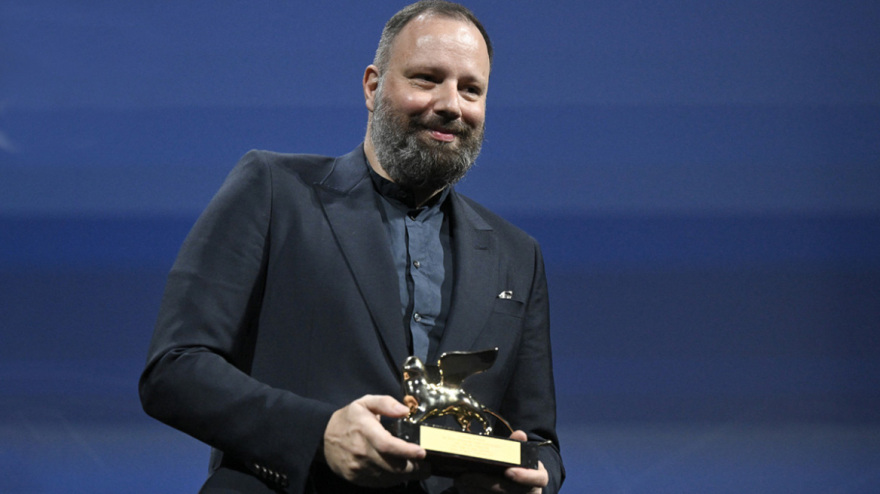Γιώργος Λάνθιμος: Ο Έλληνας που κέρδισε τον Χρυσό Λέοντα «κλέβοντας» το βραβείο από τους σκηνοθέτες του Χόλιγουντ