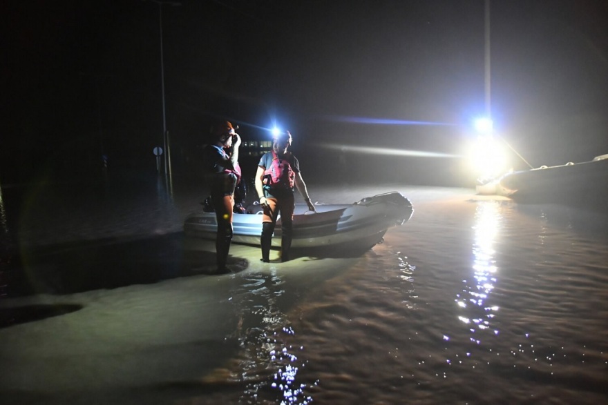 Κακοκαιρία Daniel: Ανετράπησαν δύο λέμβοι με 8 άτομα στη Γιάννουλη – Παρασύρθηκαν τουλάχιστον 500 μέτρα