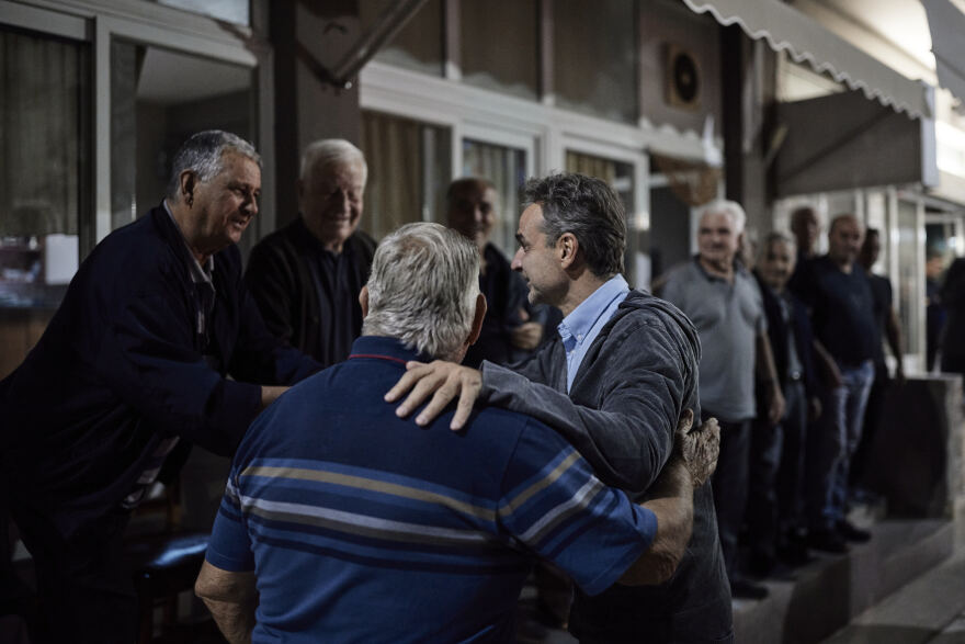 Στη Δαδιά Εβρου Σακελλαροπούλου και Μητσοτάκης δείπνησαν με κατοίκους