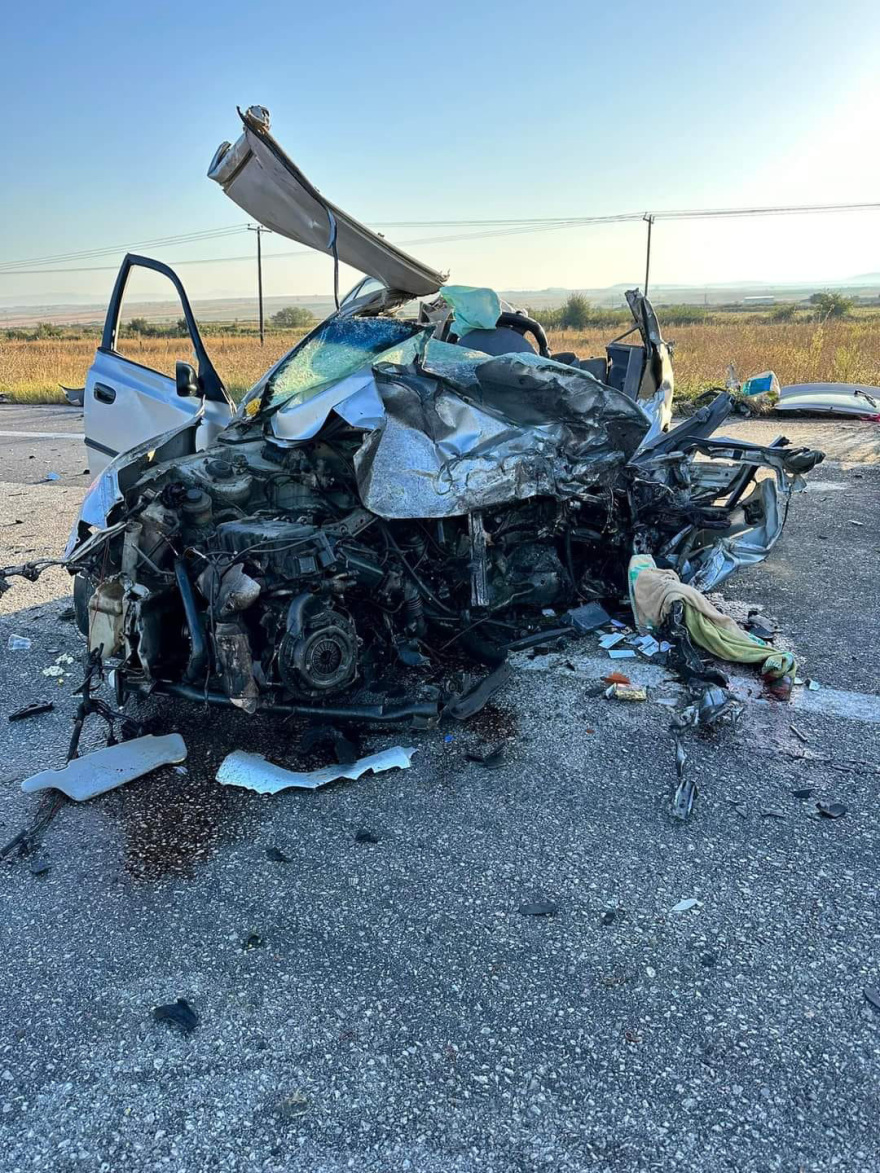 Τροχαίο στην Αθηνών – Ευζώνων: Τέσσερις νεκροί από τη σύγκρουση λεωφορείου με δύο αυτοκίνητα - Εικόνες σοκ