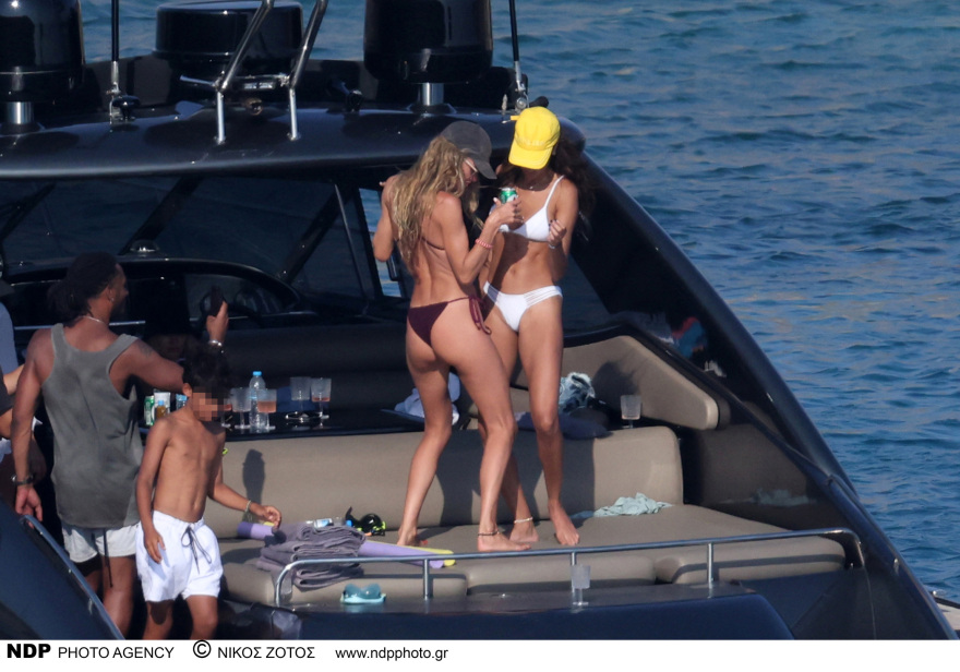 Κάντις Σουάνπολ - Τζοάν Σμολς - Ντάουτζεν Κρόες: Οι ξέφρενες διακοπές τους στη Μύκονο