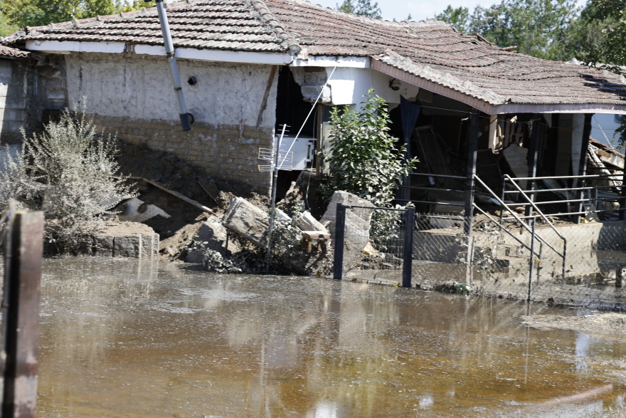 Κακοκαιρία Daniel: Αποκαρδιωτικές εικόνες από τον θεσσαλικό κάμπο - Μία βδομάδα στα λασπόνερα
