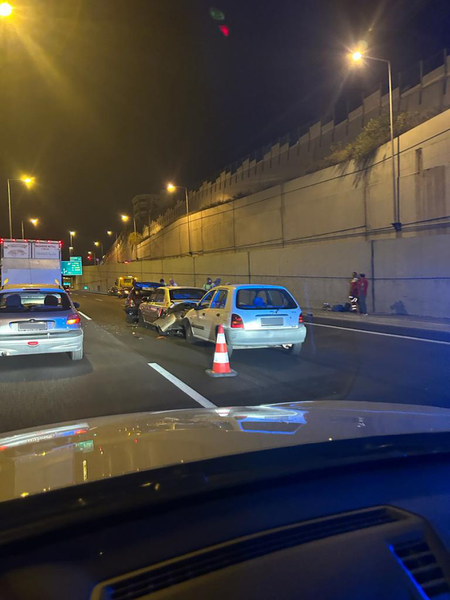 Τροχαίο στην Αττική Οδό - Σύγκρουση οχημάτων στο ύψος Ηρακλείου στο ρεύμα προς αεροδρόμιο