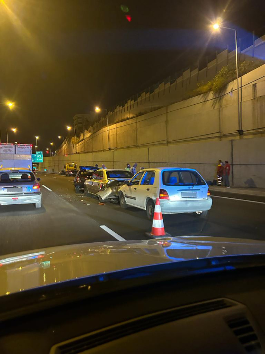 Τροχαίο στην Αττική Οδό - Σύγκρουση οχημάτων στο ύψος Ηρακλείου στο ρεύμα προς αεροδρόμιο